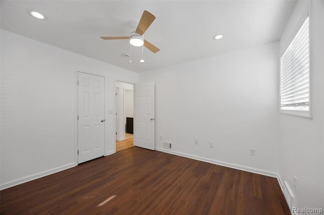 Building Photo - 623 E Brockton Ave