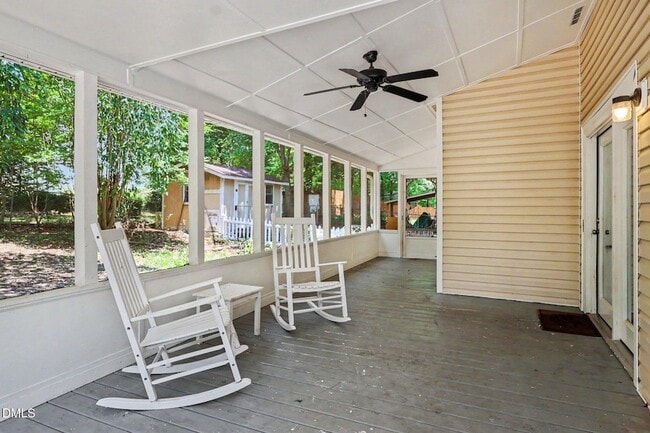 Building Photo - 302 Hutchins Dr