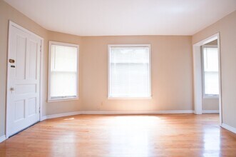 Building Photo - 8/1-$1745 – 3 BR with Laundry, Upper Flat Close to Lakefront and UWM - 2431 N Farwell