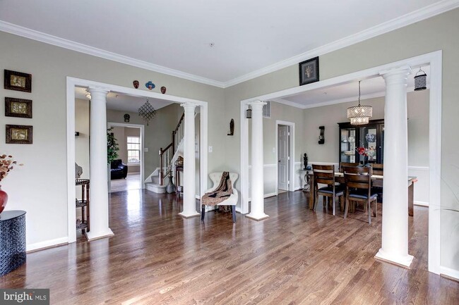 Building Photo - 13724 Valley Oak Cir