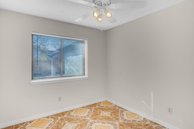 Building Photo - 4909 Meadow Pl Dr