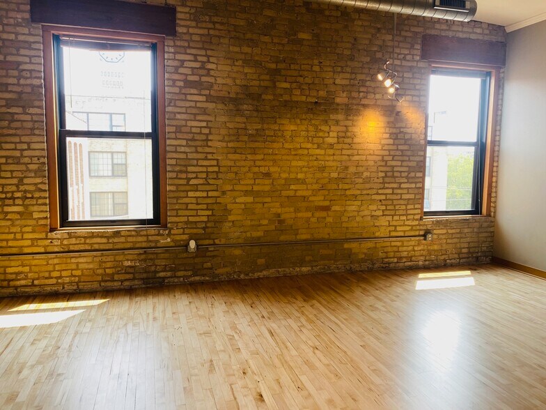 Amazing natura light - 1017 S 2nd St