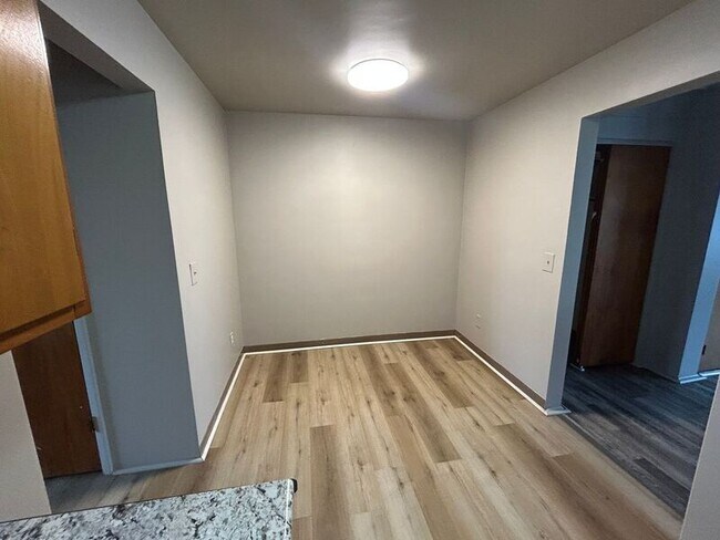 Building Photo - 325 Pike St