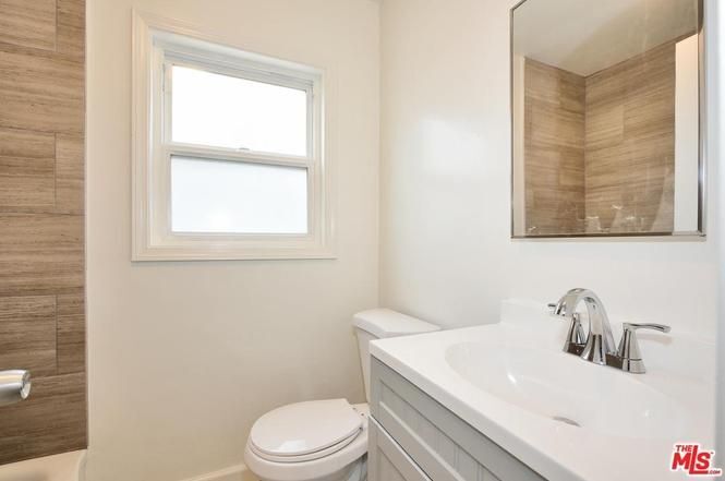 Building Photo - 2061 W 104th St