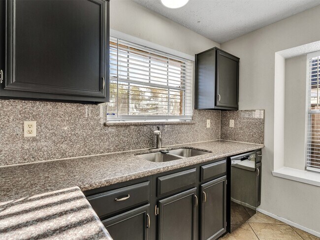 Building Photo - 22125 Diane Dr