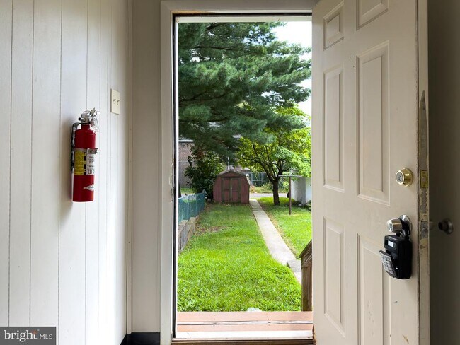 Building Photo - 658 Walnut St