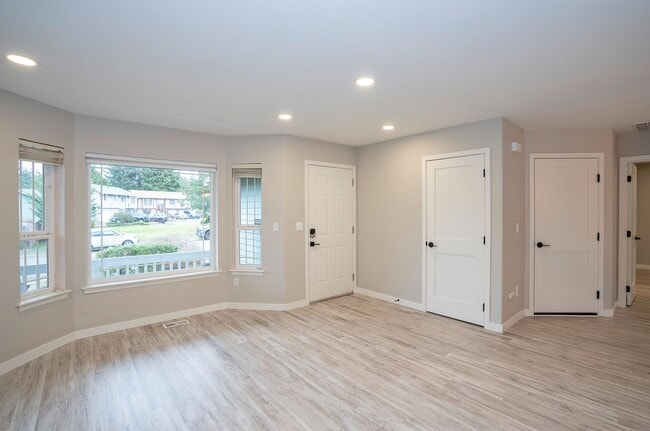 Building Photo - Spacious 3-Bedroom Home with Deck & Fenced Yard