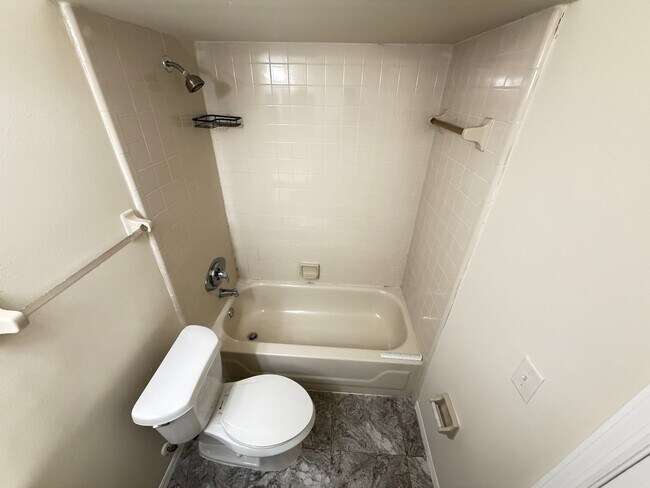 Building Photo - PRICE DROP! Orlando: 2BD/ 2BA - A Bright, Comfortable Home Designed for Everyday Living! WASHER &...