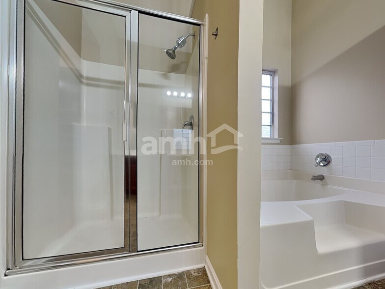 Building Photo - 1450 Grey Rock Way