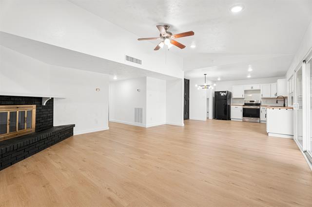 Building Photo - 421 Parkvale Ln