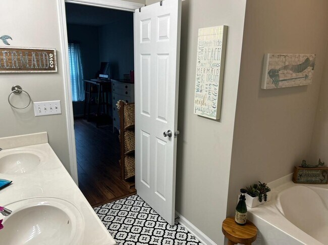 Building Photo - 158 Flinchum Pl