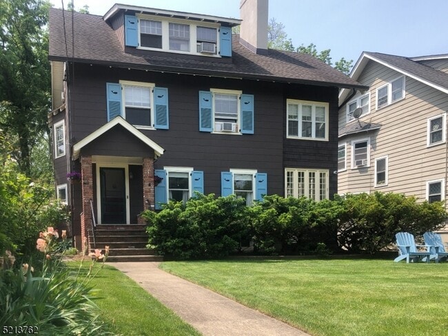 Building Photo - 196 Lorraine Ave