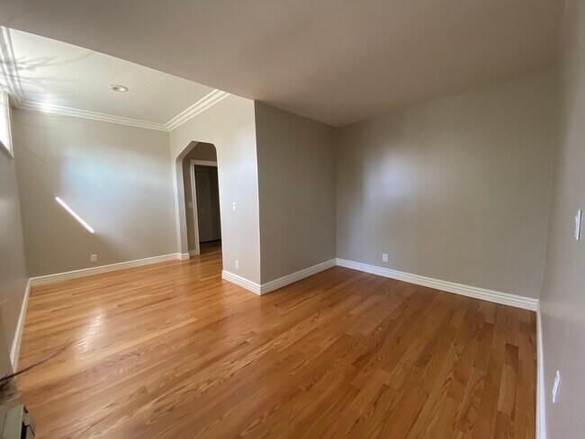 Building Photo - 152 S Peck Dr