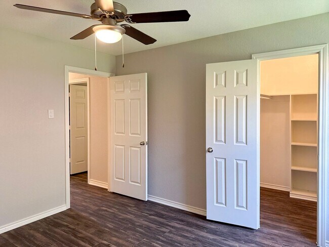 Building Photo - 55001 Windmill Ln