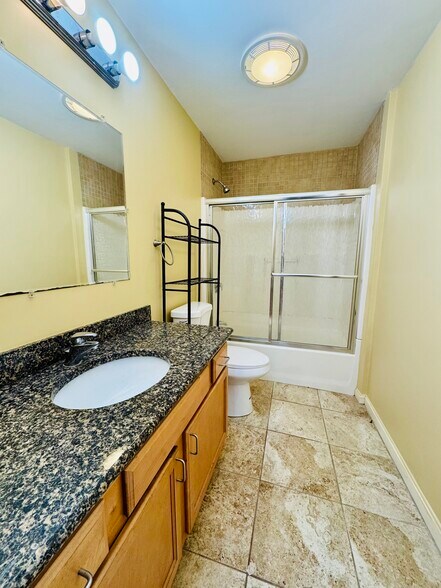 Building Photo - 163 Atwells Ave