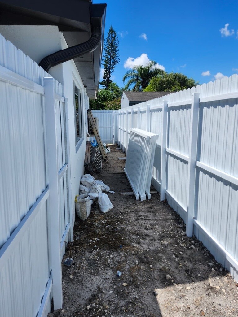 Private yard. (Renovation materials have been removed.) - 2415 Thomas St