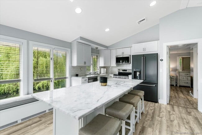 Building Photo - 4 Candlewood Birches