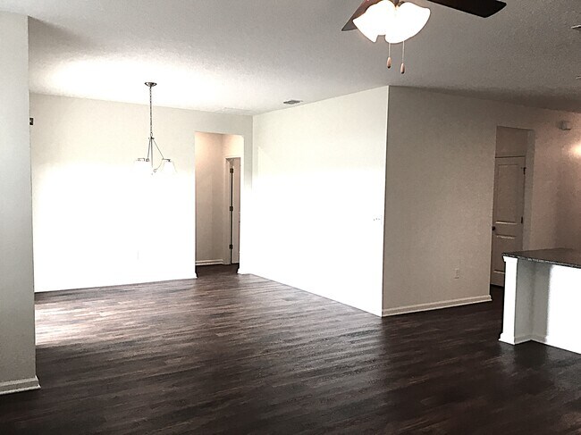 Building Photo - 8116 Golden Bamboo Dr