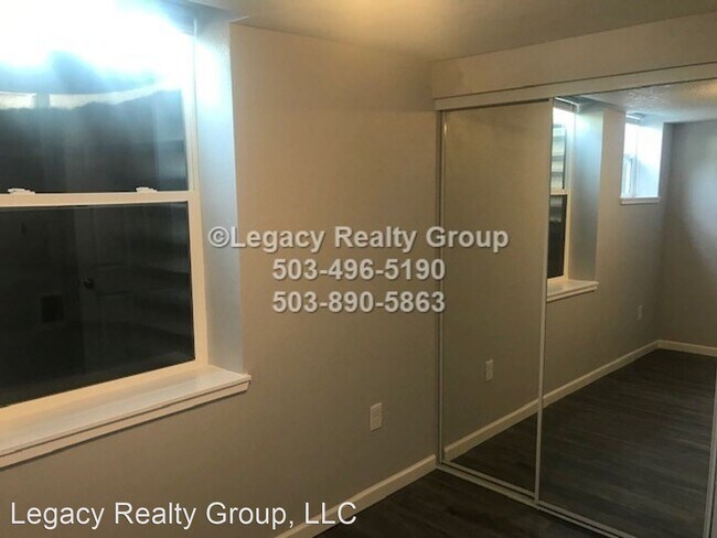 Building Photo - 4 br, 2 bath House - 3935 SE Harrison St