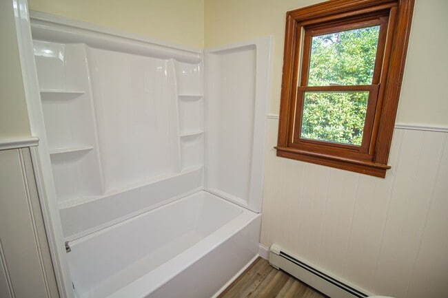 Building Photo - 2 BD 1BA Shaker Schools