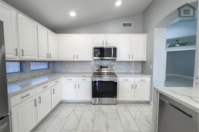 Building Photo - 3Bed/2Bath House at AZ-101 Loop/75th Ave! Ready for Immediate Move-In! -- HOME OFFICE!