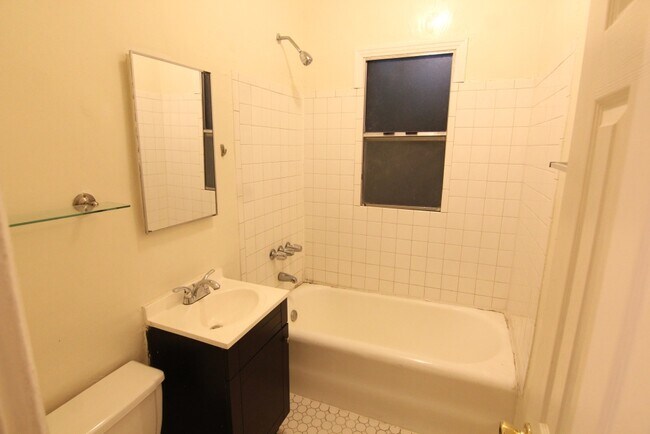 Building Photo - 846 Sanborn Ave