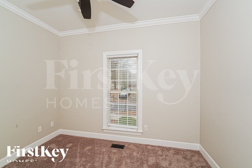 Building Photo - 136 Silverstone Ln