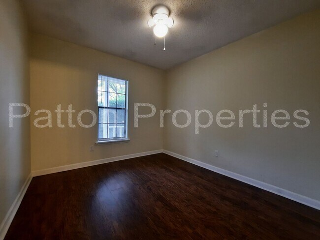 Building Photo - 1833-1835 Kathleen Drive -  Outside CoC -R...