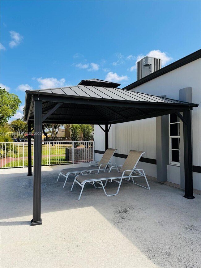 Building Photo - 4920 NW 79th Ave