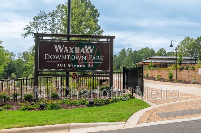 Building Photo - 2017 White Cedar Ln