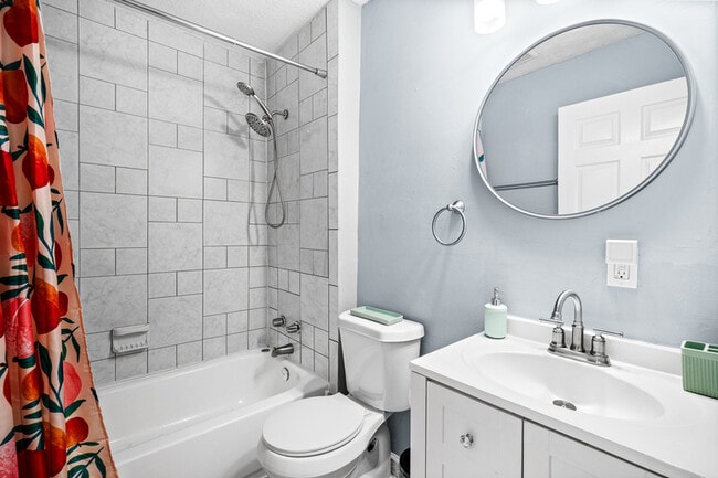 Building Photo - 866 United Ave SE