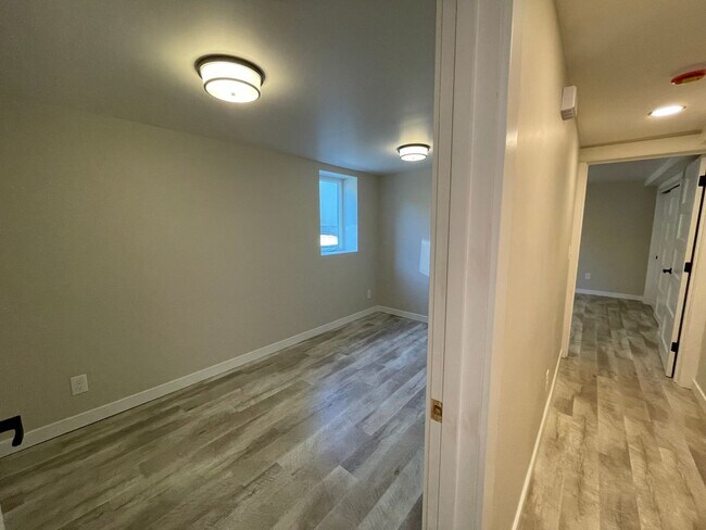 Building Photo - Fantastic Newly Remodeled Lower Unit in Buckman with Washer/Dryer
