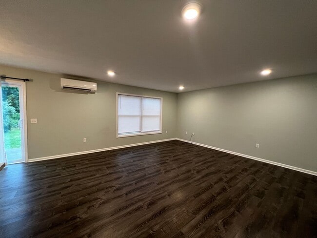 Building Photo - 723 Eastgate Pl