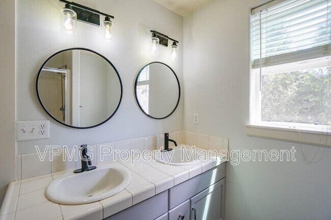 Building Photo - 4013 NE 89th Way