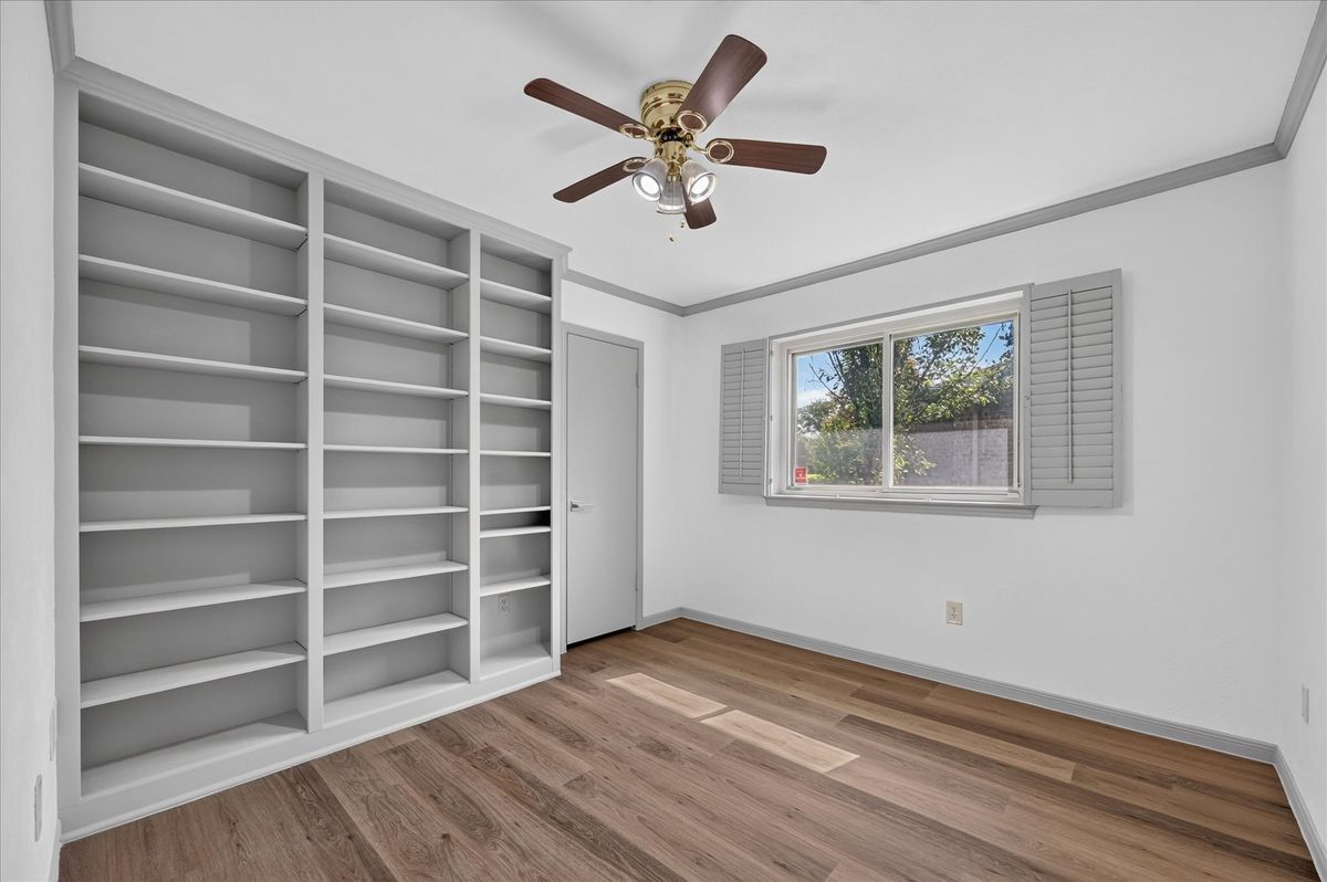 Building Photo - 2516 Lawnview Dr