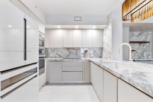 Building Photo - 2080 S Ocean Dr