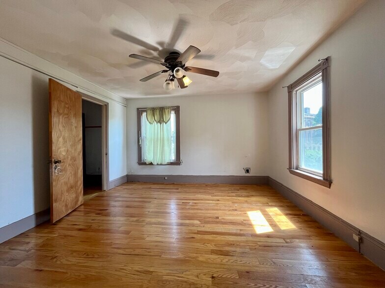 Building Photo - 10 Hamden Cir