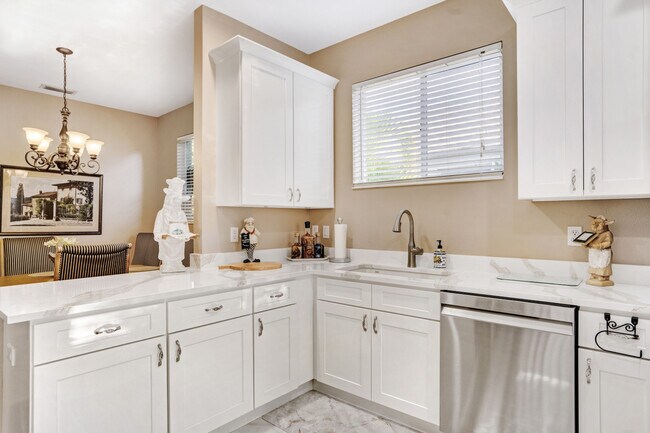 Building Photo - 8982 Founders Cir