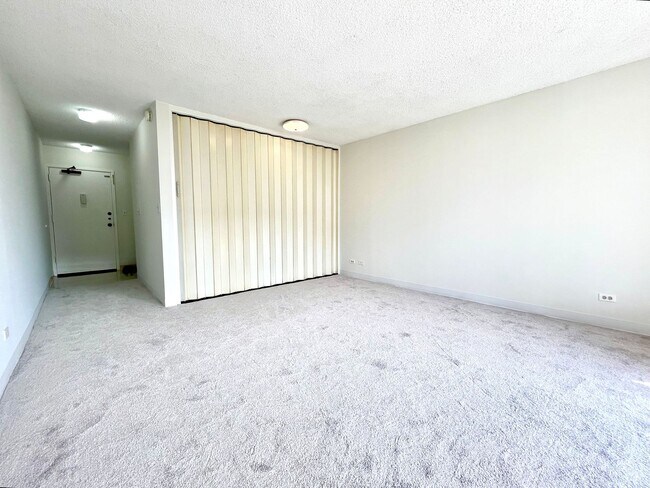 Building Photo - Fairway Villa: Studio with 1 Parking