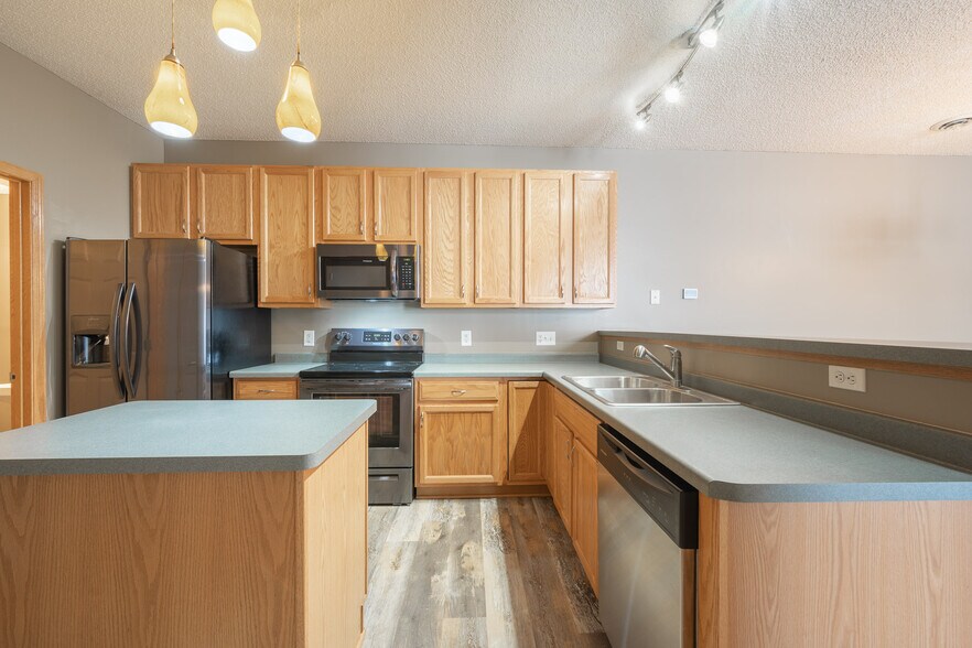 Building Photo - 17985 96th Ave N