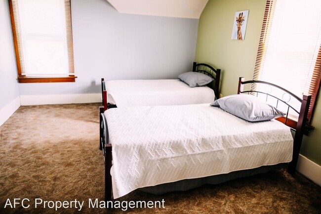 Building Photo - 3 br, 2 bath House - 447 N 24th St.