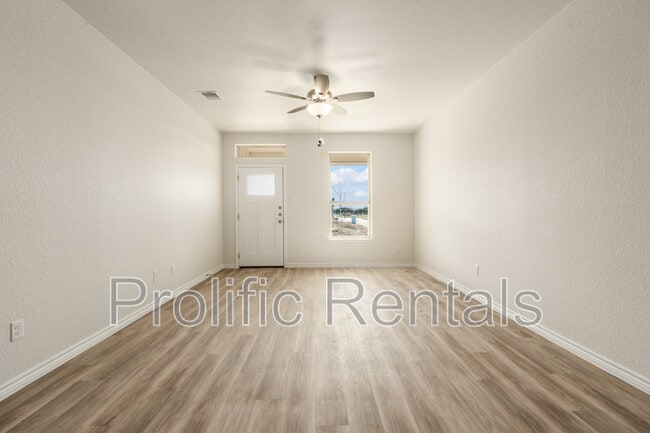 Building Photo - 103 Logan Ct