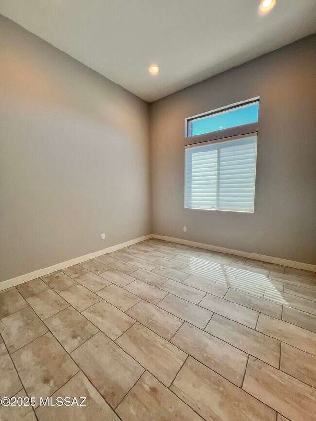Building Photo - 14205 N Stone View Pl