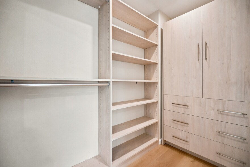 Building Photo - 4324 Park Verdi
