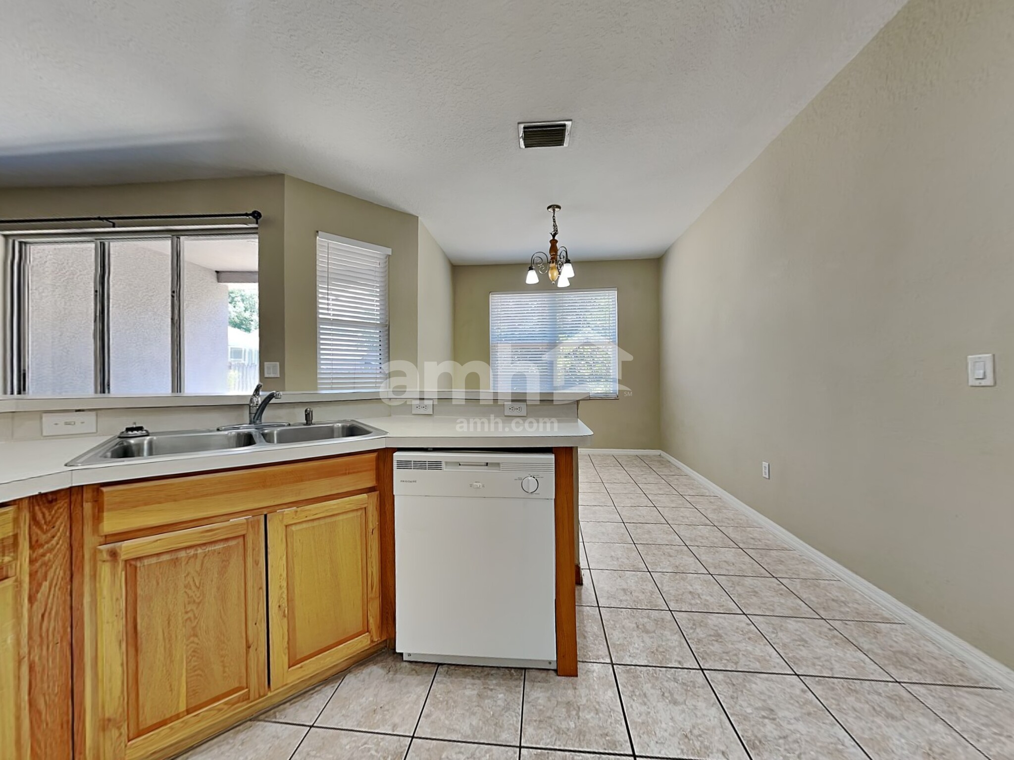Building Photo - 1610 Loriana St