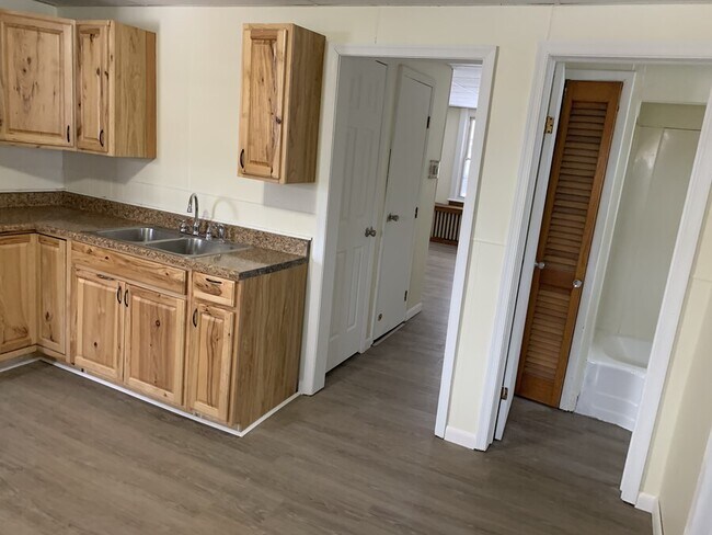 Building Photo - 145-147-147 Elm St