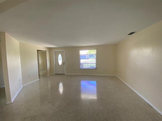 Building Photo - 165 Dartmouth Dr NW