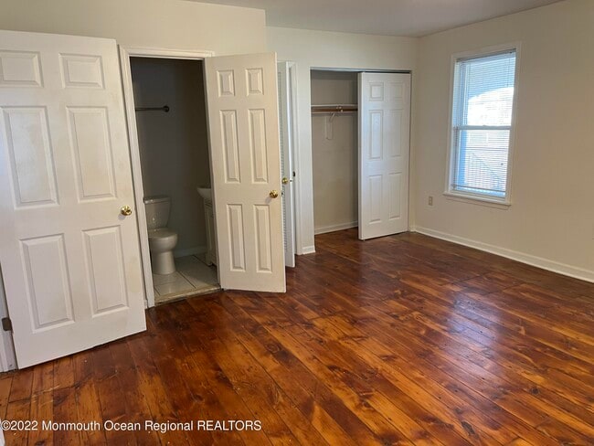 Building Photo - 200 7th Ave