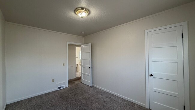 Building Photo - 1209to