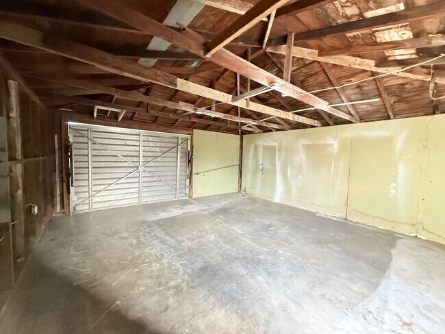 Building Photo - 606 Pierce St